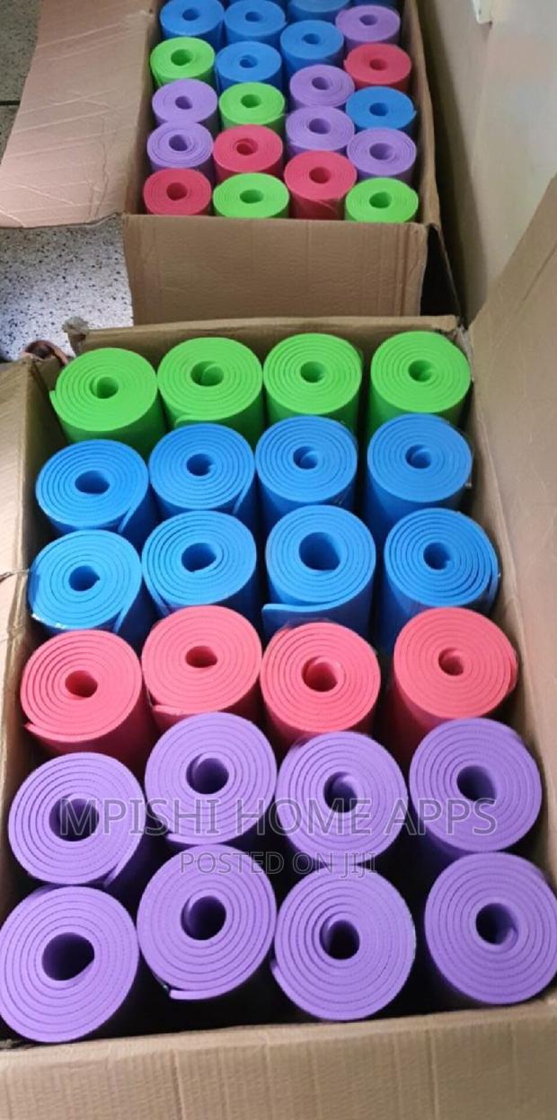 Exercise Yoga Mat 4mm - thumbnail 2