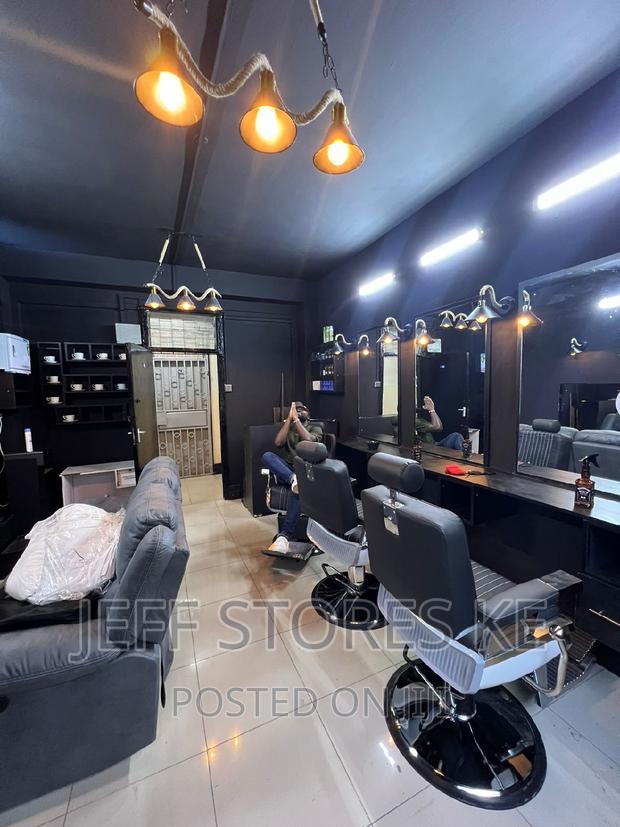 Quality King Size Barber Chair - main view