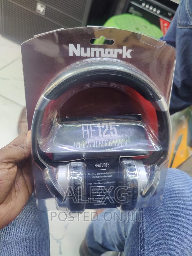 Numark HF 125 Headphones - main view