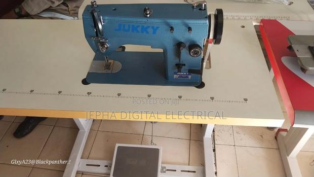 Jukky Sewing Machine Complete With Table