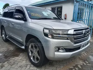 Toyota Land Cruiser 4.6 V8 ZX 2017 Gray