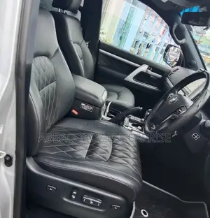 Toyota Land Cruiser 4.6 V8 ZX 2017 Gray