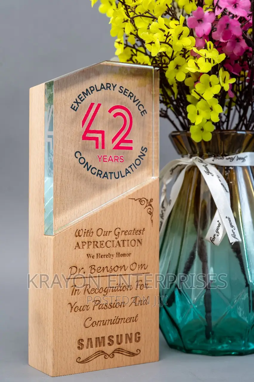 ENGRAVABLE WOODEN AWARD(With Glass)