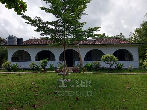 Furnished 4bdrm Bungalow in Tiwi for sale - thumbnail 4