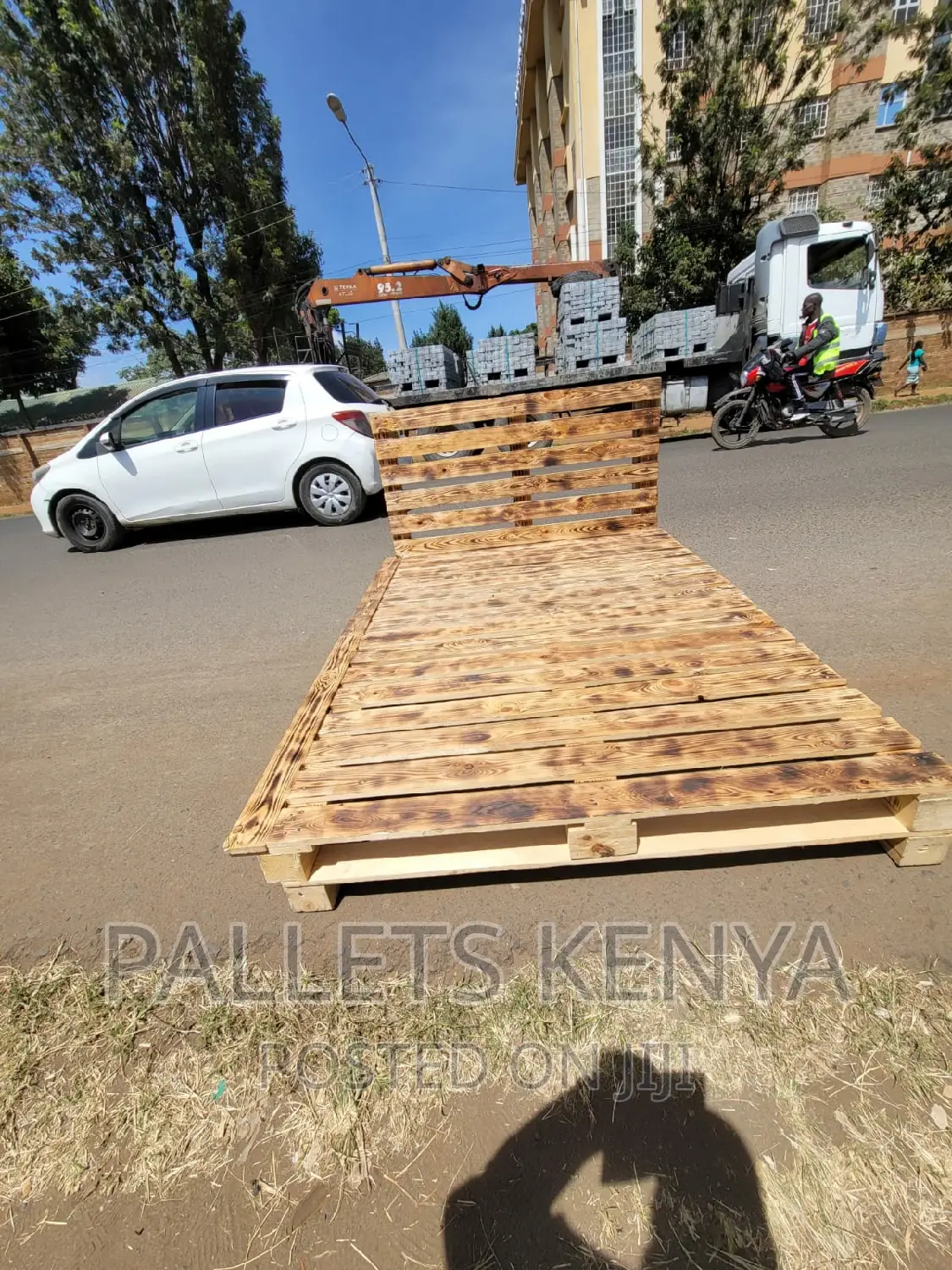 Pallet Bed- 5*6 Raised and Blazed Pallet Bed. (SK15)