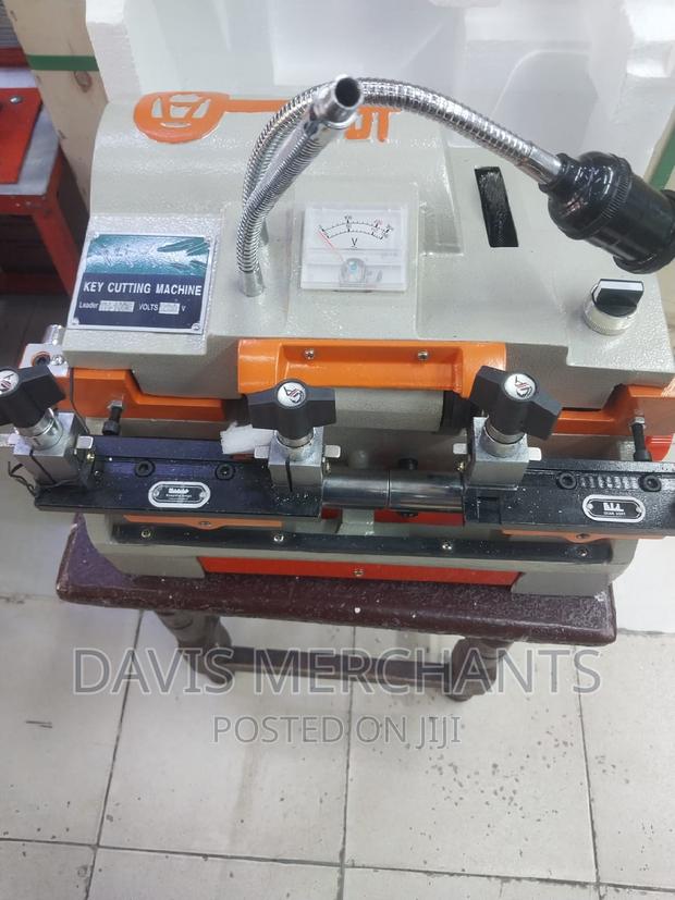 Key Cut Machine