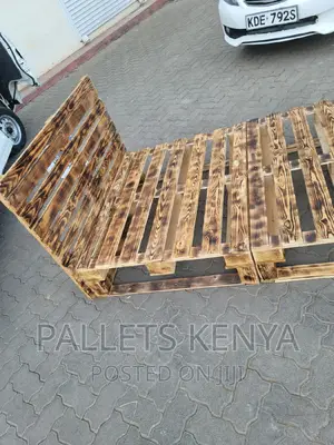 Pallet Bed- 4*6 Blazed and Detachable Pallet Bed. (TF08)