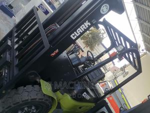 Clark DIESEL Fork Lifting Machine - thumbnail 2