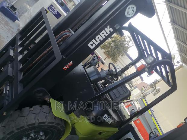 Clark DIESEL Fork Lifting Machine - main view