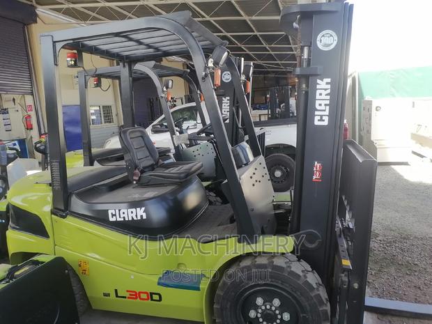 Clark DIESEL Fork Lifting Machine - thumbnail 4