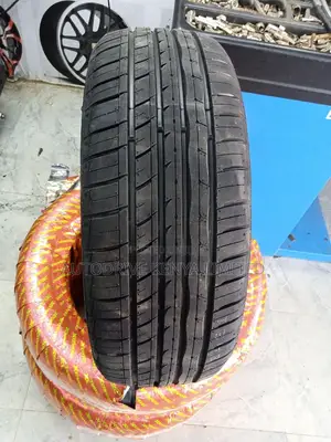 215/55r17 Roadx Tyre