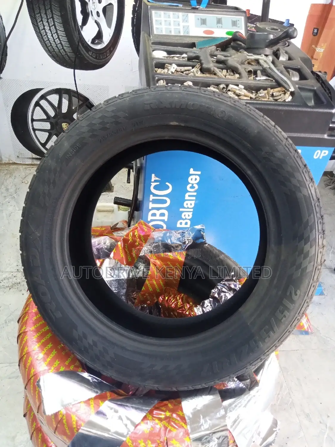 215/55r17 Roadx Tyre