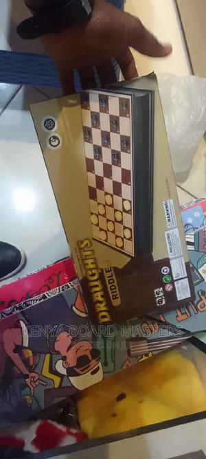 Playing Draughts Draughts Draughts Draughts Draughts - thumbnail 2