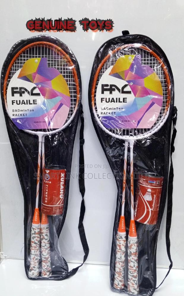 Badminton Rackets
With 2 Shutter Cocks