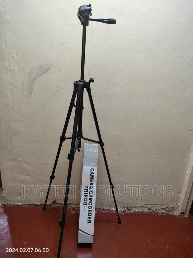 Universal .Mobile / Camera Tripod . 1400mm High - main view