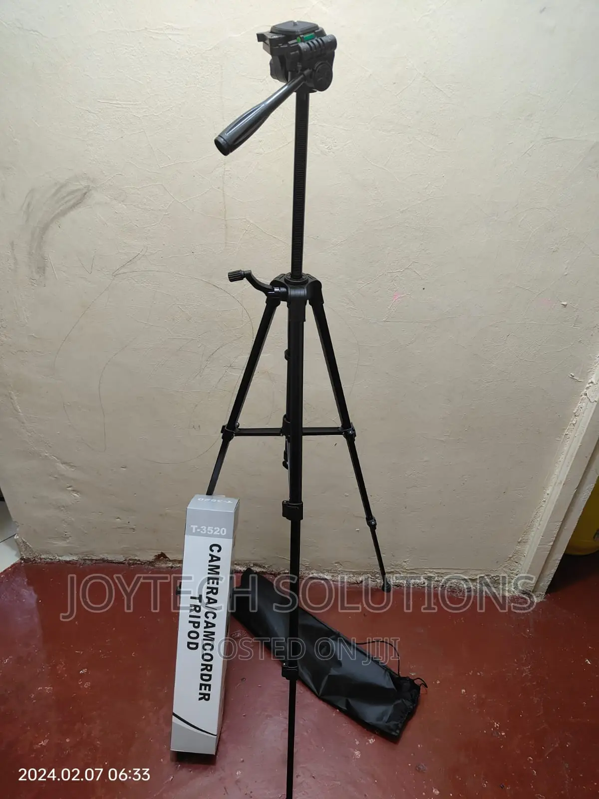 Extendable Mobile/ Phone Tall Tripod. 1400cm With Free Bag
