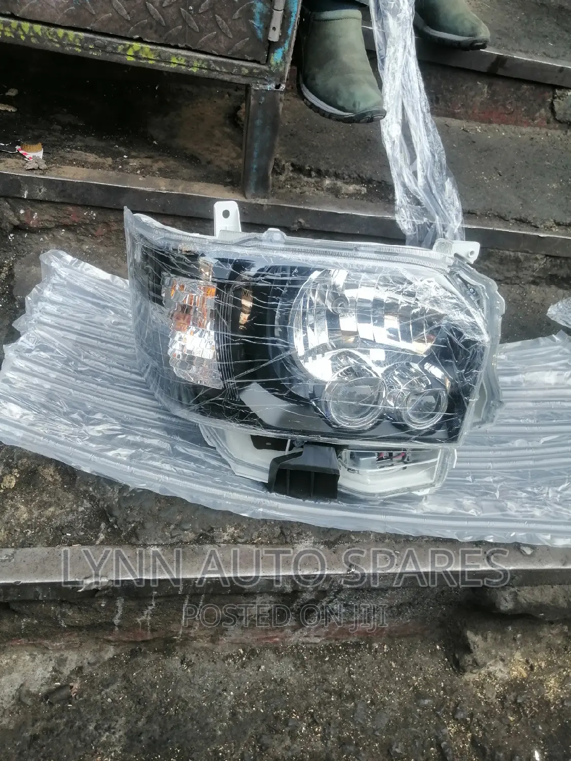 Toyota Hiace 7l /9l New Model Headlight