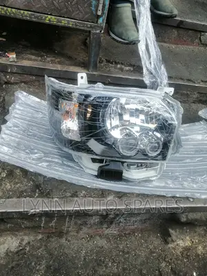 Toyota Hiace 7l /9l New Model Headlight