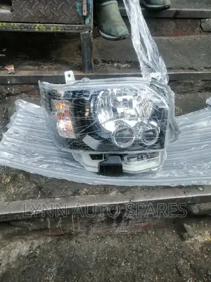 Toyota Hiace 7l /9l New Model Headlight