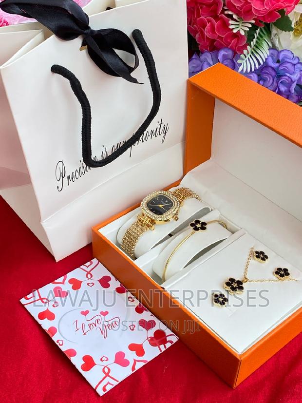 Black Flower Necklace Design Ladies Gift Package - main view