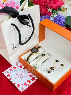 Black Flower Necklace Design Ladies Gift Package