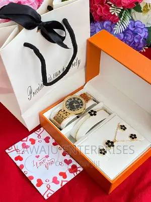 Black Flower Necklace Design Ladies Gift Package