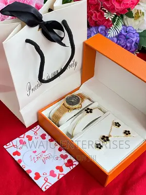 Black Flower Necklace Design Ladies Gift Package