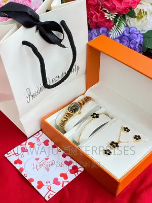 Black Flower Necklace Design Ladies Gift Package