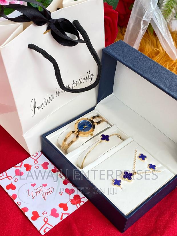 Blue Flower Design Women's Necklace Gift Package - thumbnail 5