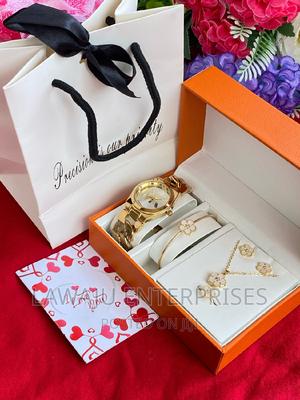 White Flower Design Valentine's Ladies Gift Set - thumbnail 2
