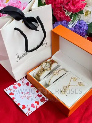 White Flower Design Valentine's Ladies Gift Set