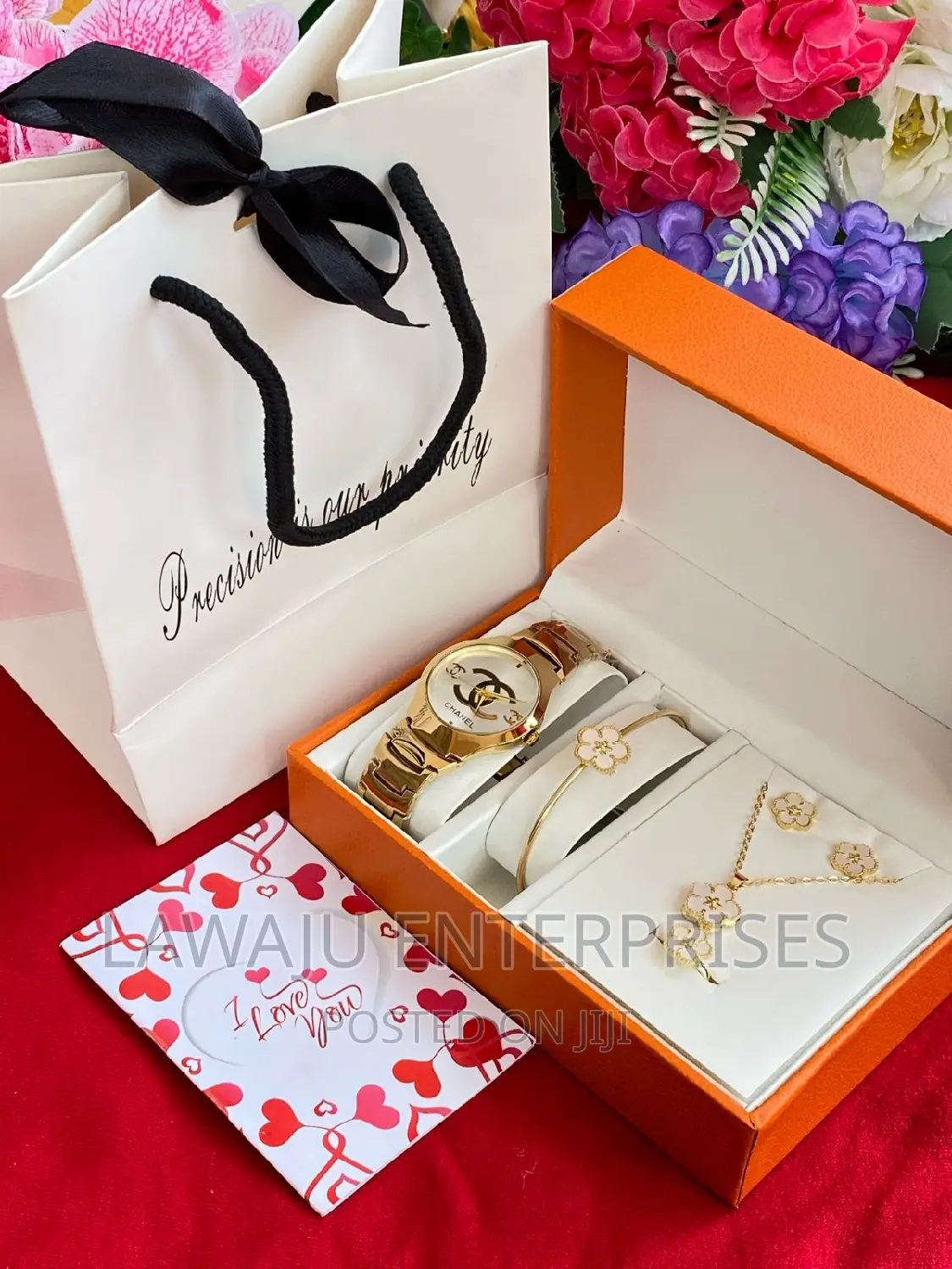 White Flower Design Valentine's Ladies Gift Set