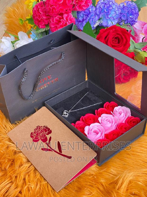 Assorted Roses Ladies Gift Package - thumbnail 3