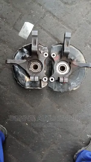 Mitsubishi Lancer CEDIA Front Hub