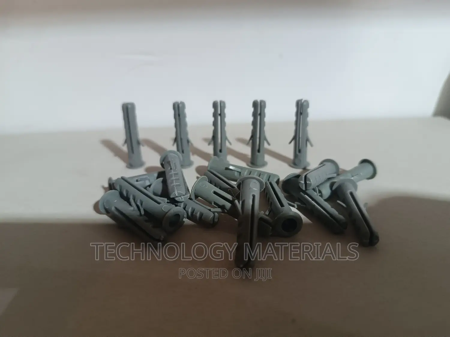 6mm*32mm Grey Wallplug