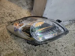 Toyota Vitz Headlight Xenon RHS