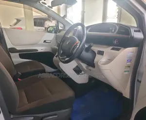 Toyota Sienta 1.5 AWD (6-seater) 2016 Gray