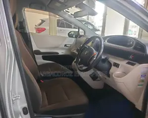Toyota Sienta 1.5 AWD (6-seater) 2016 Gray