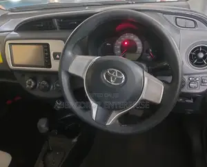 Toyota Vitz 1.0 FWD 3dr 2016 Silver