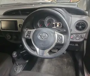 Toyota Vitz 1.0 FWD 3dr 2016 Silver