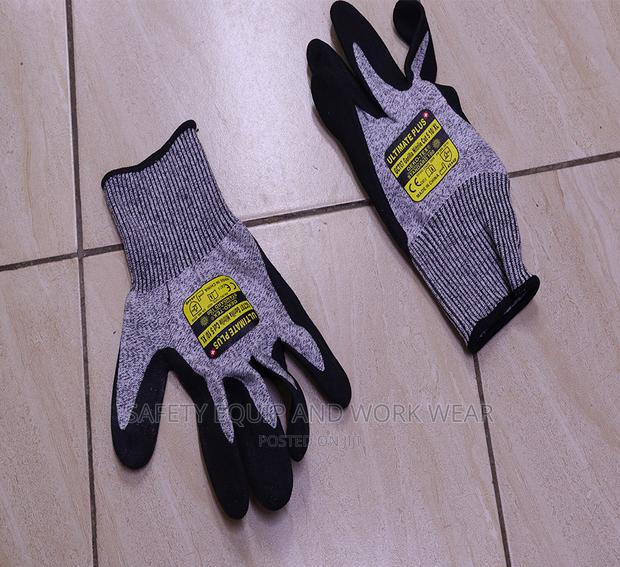 Low Cost Cut Resistant Gloves - main view