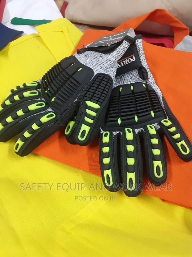 Green_black Anti Impact Glove - main view