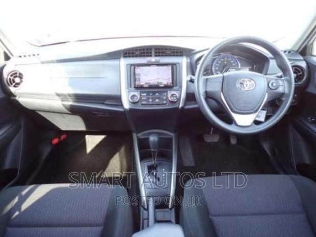 Toyota Corolla Fielder 2018 Silver - thumbnail 2