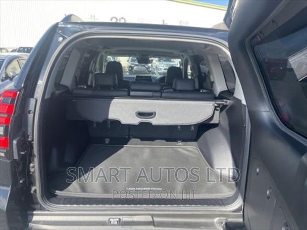Toyota Land Cruiser Prado 2018 Black - thumbnail 7
