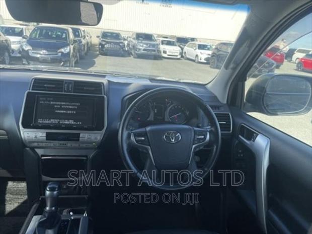 Toyota Land Cruiser Prado 2018 Black - thumbnail 9