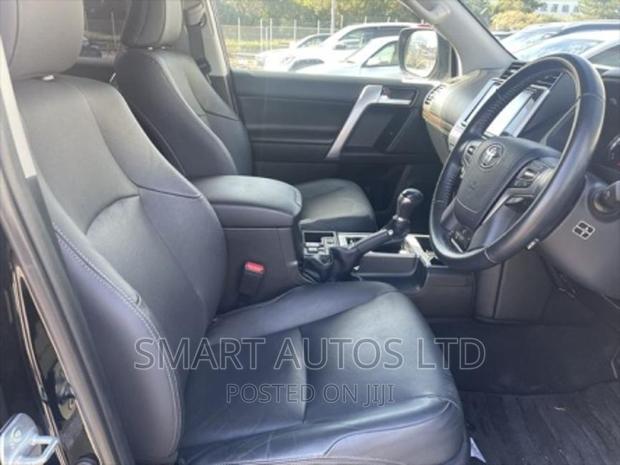 Toyota Land Cruiser Prado 2018 Black - thumbnail 10