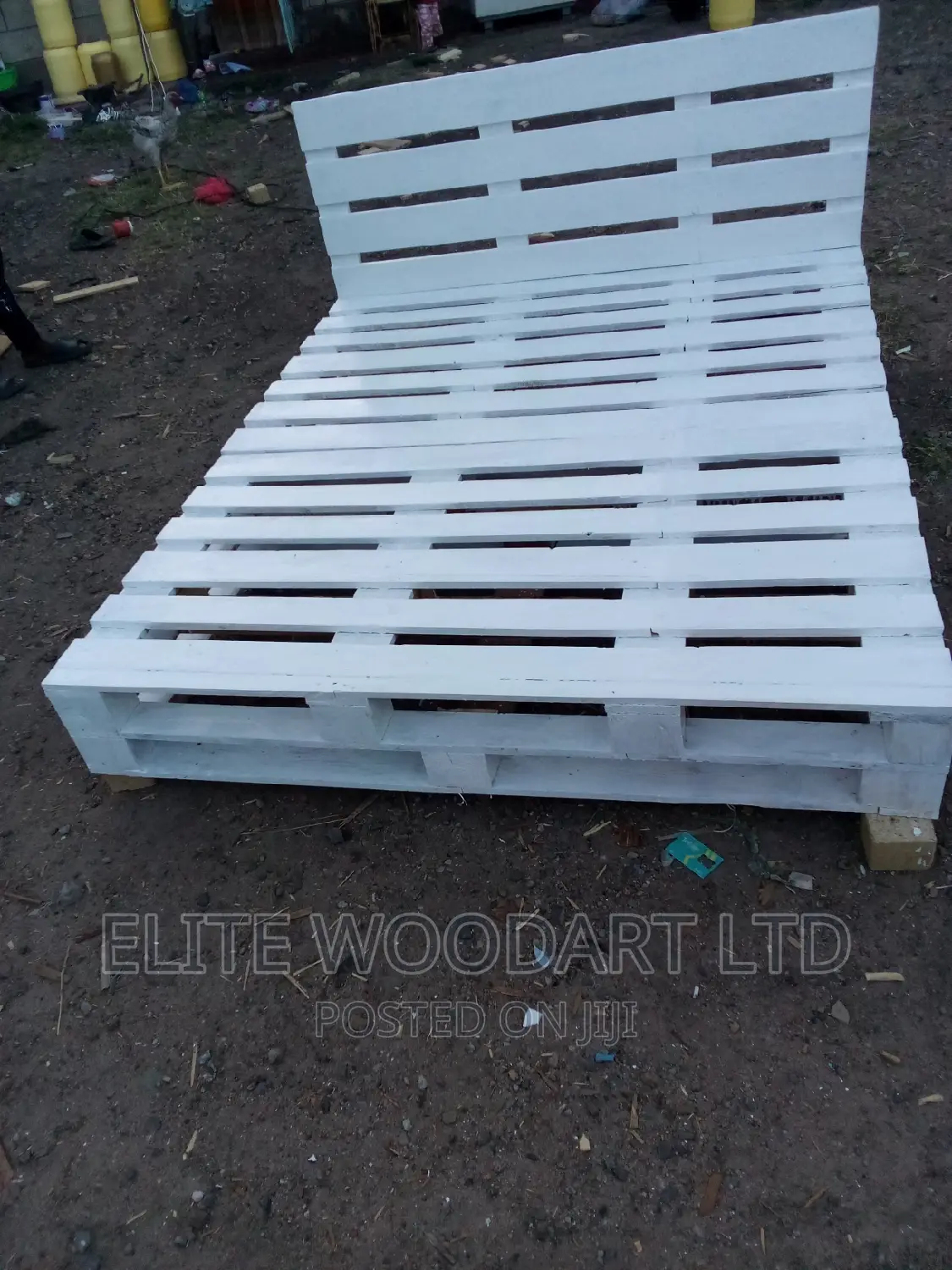 Brilliant White 5x6 Pallets Bed