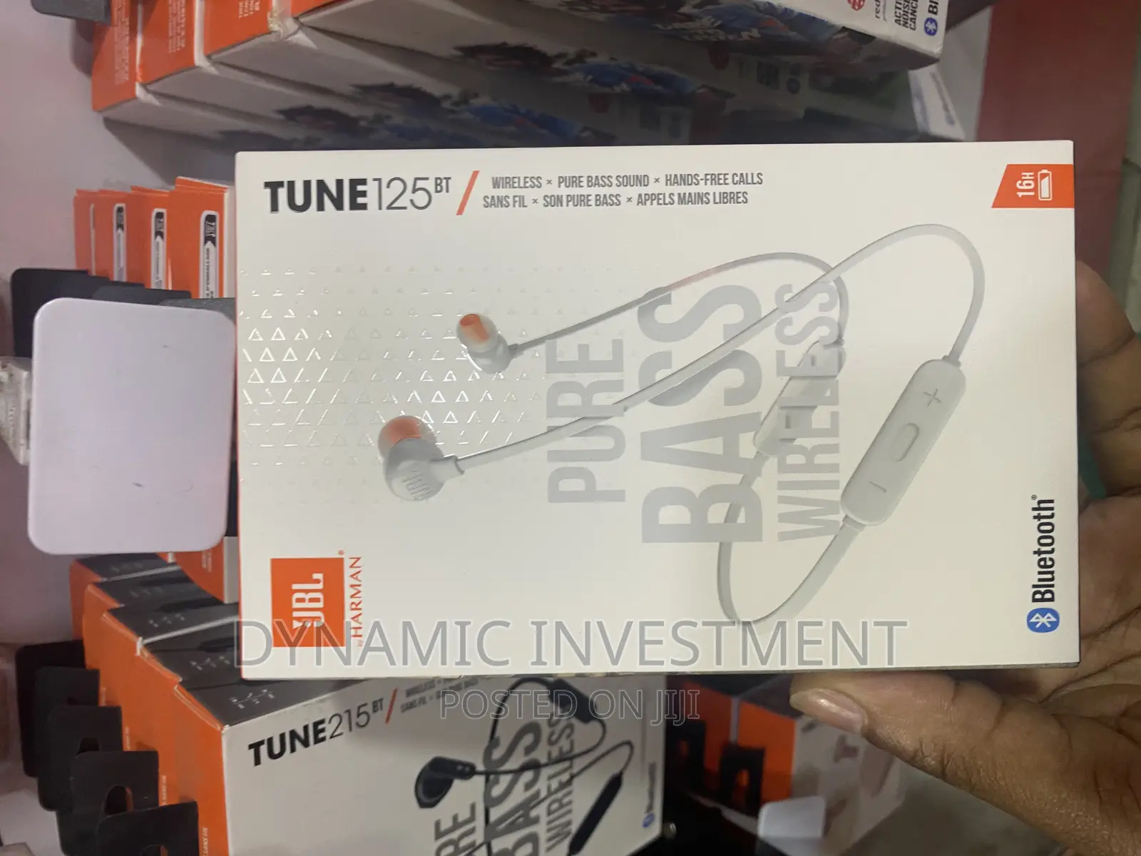 JBL TUNE 125BT Wireless in-Ear Headphones (Black)