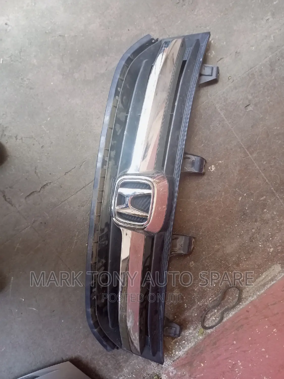 Honda Stream Grill 2012