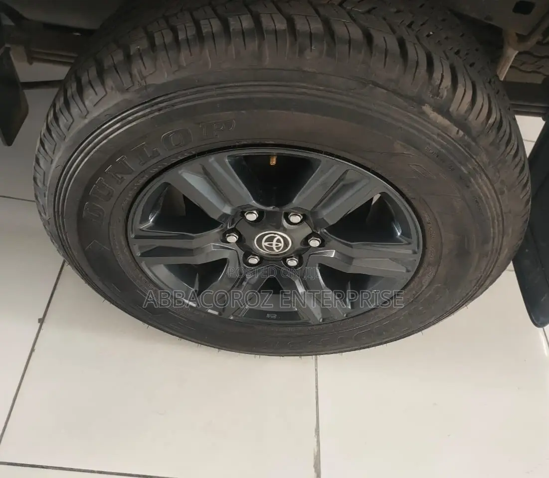 Toyota Hilux 2017 Gray